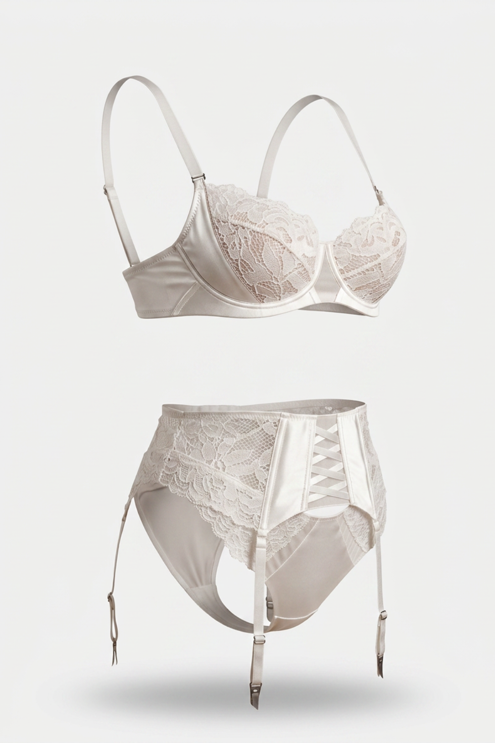 Waist-defining lace – Three-piece lingerie set
