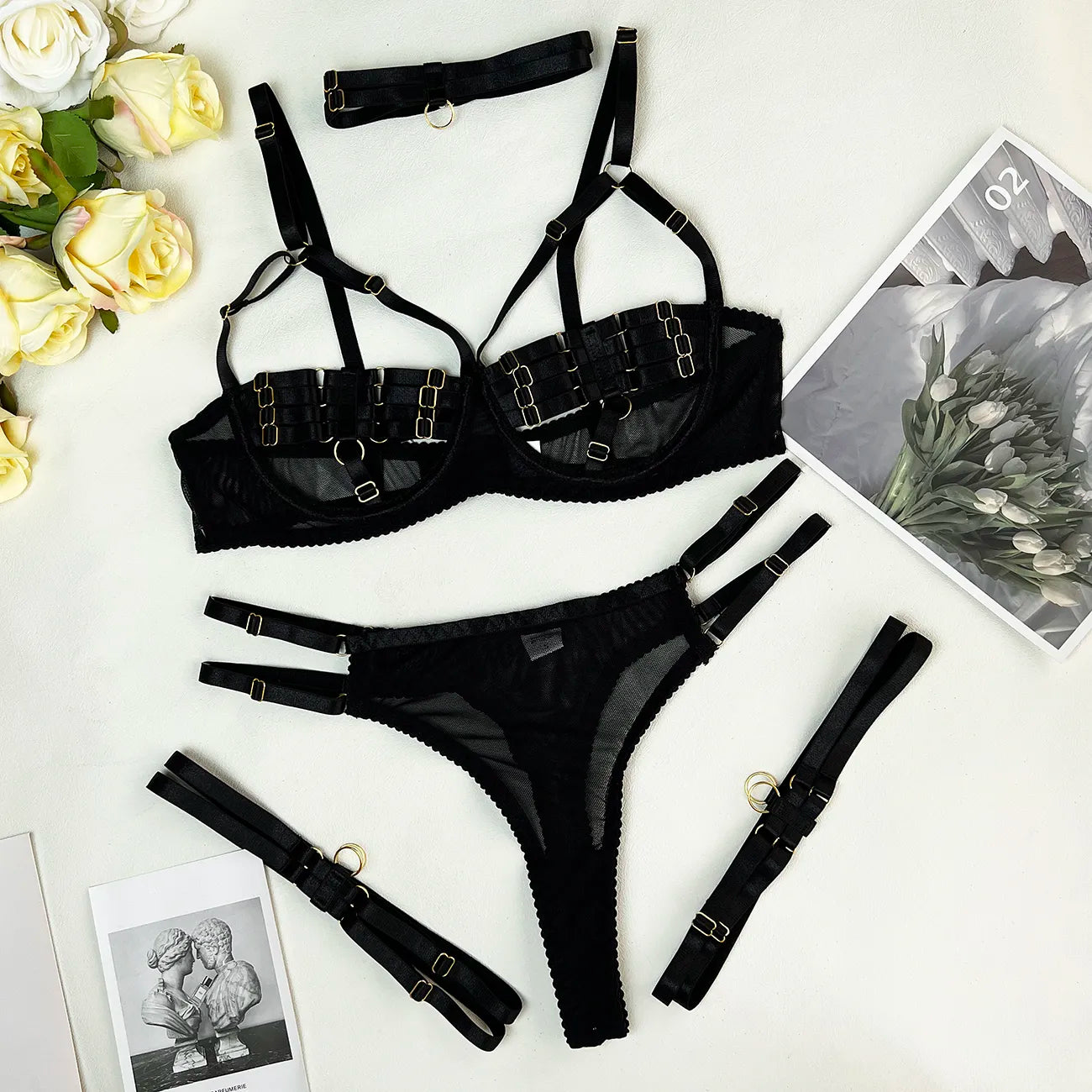 Strappy choker statement – Lingerie set