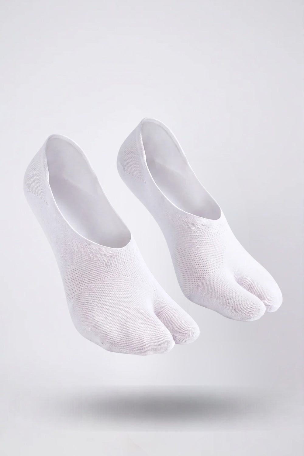 Split-toe no-show stockings in white#Color_White
